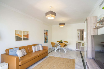 2 Bedroom Middle Floor Apartment in Marbella - Image 4