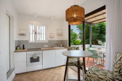 1 Bedroom Top Floor Apartment in New Golden Mile - Image 4