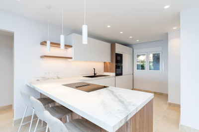 2 Bedroom Middle Floor Apartment in La Mairena - Image 5
