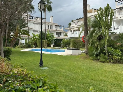 3 Bedroom Middle Floor Apartment in Nueva Andalucía - Image 1