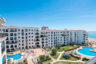 2 Bedroom Middle Floor Apartment in La Duquesa