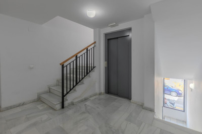 1 Bedroom Middle Floor Apartment in Mijas Costa - Image 2
