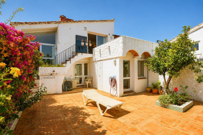 2 Bedroom Semi-Detached House in Estepona - Image 2