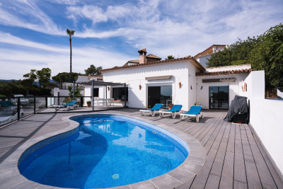 4 Bedroom Detached Villa in Istán - Image 2