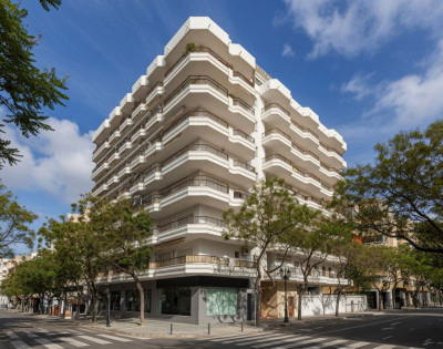 2 Bedroom Middle Floor Apartment in Marbella - Image 1