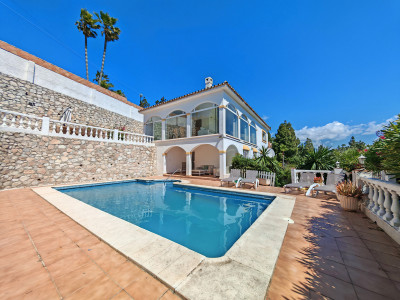 4 Bedroom Detached Villa in El Chaparral - Image 2