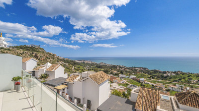 3 Bedroom Penthouse Duplex in Benalmadena - Image 4