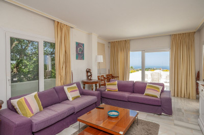 3 Bedroom Middle Floor Apartment in La Mairena - Image 2