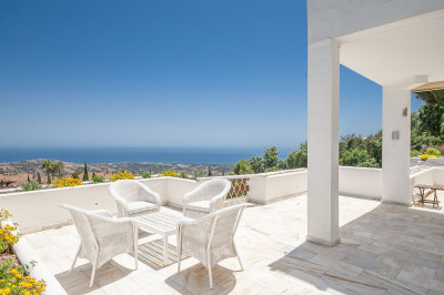 3 Bedroom Middle Floor Apartment in La Mairena - Image 3