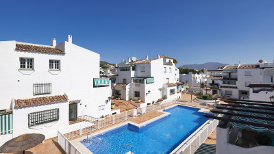 2 Bedroom Penthouse in La Duquesa - Image 2