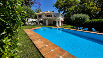 5 Bedroom Detached Villa in Elviria - Image 1