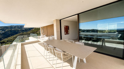 4 Bedroom Middle Floor Apartment in La Quinta - Image 1