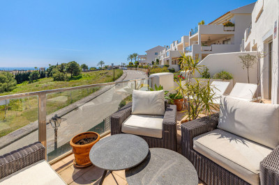 2 Bedroom Middle Floor Apartment in Selwo
