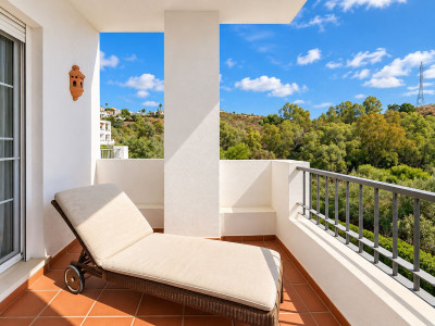 3 Bedroom Middle Floor Apartment in Benahavís - Image 5