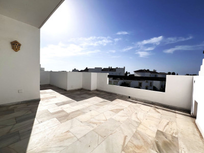 2 Bedroom Middle Floor Apartment in Estepona - Image 2