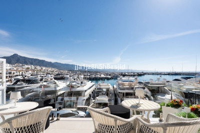 2 Bedroom Middle Floor Apartment in Puerto Banús - Image 1