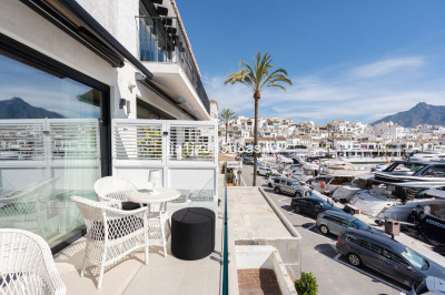 2 Bedroom Middle Floor Apartment in Puerto Banús - Image 3