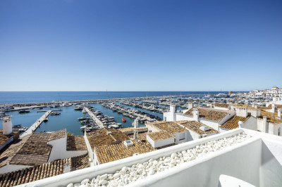 2 Bedroom Top Floor Apartment in Puerto Banús - Image 1