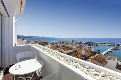 2 Bedroom Top Floor Apartment in Puerto Banús - Image 2