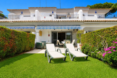 5 Bedroom Townhouse in Puerto de Cabopino - Image 1