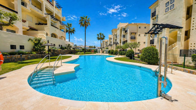 2 Bedroom Middle Floor Apartment in Manilva - Image 1