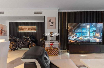 2 Bedroom Middle Floor Apartment in Estepona - Image 3