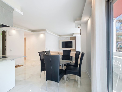 3 Bedroom Middle Floor Apartment in Estepona - Image 1