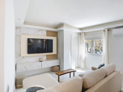 3 Bedroom Middle Floor Apartment in Estepona - Image 4