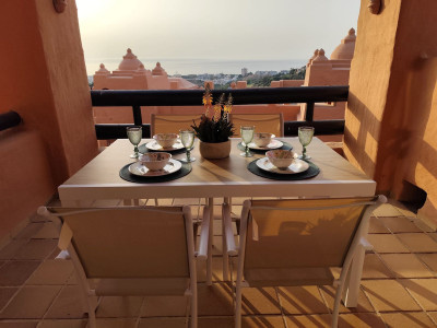 2 Bedroom Middle Floor Apartment in La Duquesa