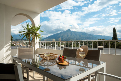 4 Bedroom Middle Floor Apartment in Nueva Andalucía - Image 1