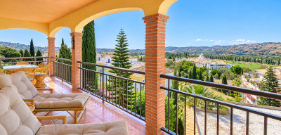 2 Bedroom Middle Floor Apartment in Mijas Golf - Image 1