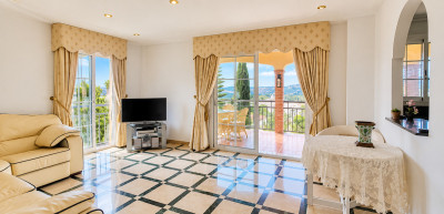 2 Bedroom Middle Floor Apartment in Mijas Golf - Image 5