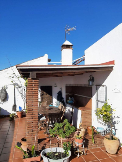 2 Bedroom Semi-Detached House in Estepona