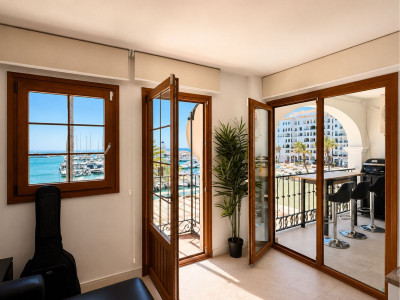 2 Bedroom Middle Floor Apartment in La Duquesa - Image 2