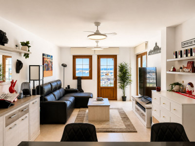 2 Bedroom Middle Floor Apartment in La Duquesa - Image 3