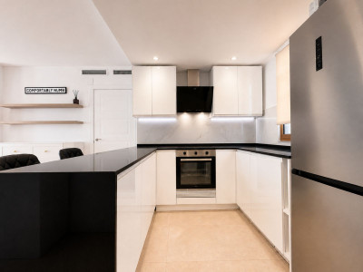 2 Bedroom Middle Floor Apartment in La Duquesa - Image 5
