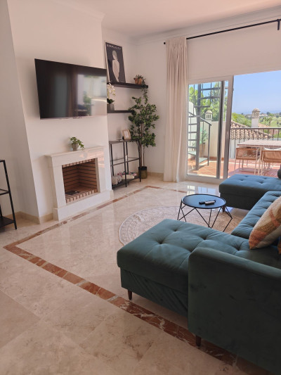 2 Bedroom Top Floor Apartment in Benahavís - Image 4