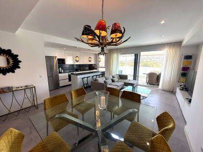 3 Bedroom Middle Floor Apartment in La Cala de Mijas - Image 2