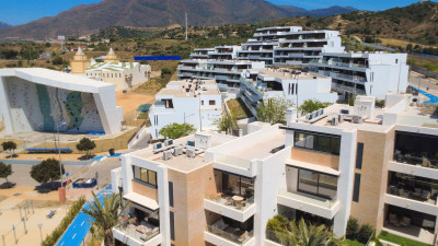2 Bedroom Top Floor Apartment in Estepona - Image 4