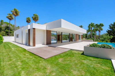 4 Bedroom Detached Villa in Sotogrande Alto - Image 1