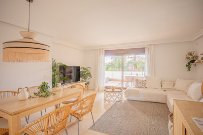 3 Bedroom Middle Floor Apartment in Estepona - Image 1