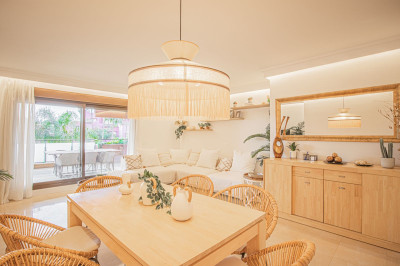 3 Bedroom Middle Floor Apartment in Estepona - Image 3