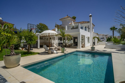 4 Bedroom Detached Villa in Nueva Andalucía