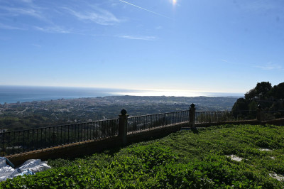 Residential Plot in Mijas - Image 1