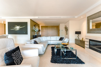 2 Bedroom Middle Floor Apartment in La Quinta - Image 4