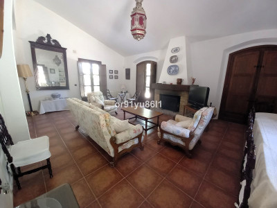 5 Bedroom Finca - Cortijo in Casares - Image 4