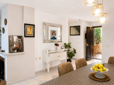 4 Bedroom Semi-Detached House in Guadalmina Alta - Image 3