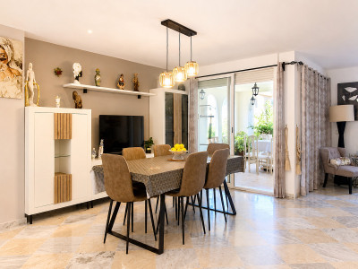 4 Bedroom Semi-Detached House in Guadalmina Alta - Image 4