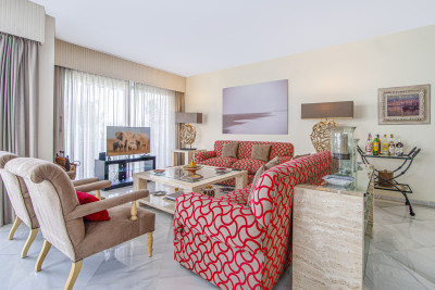 3 Bedroom Penthouse in Puerto Banús - Image 4