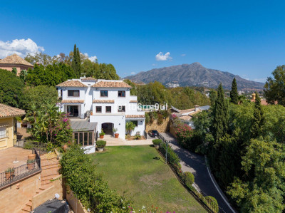 7 Bedroom Detached Villa in Benahavís - Image 2